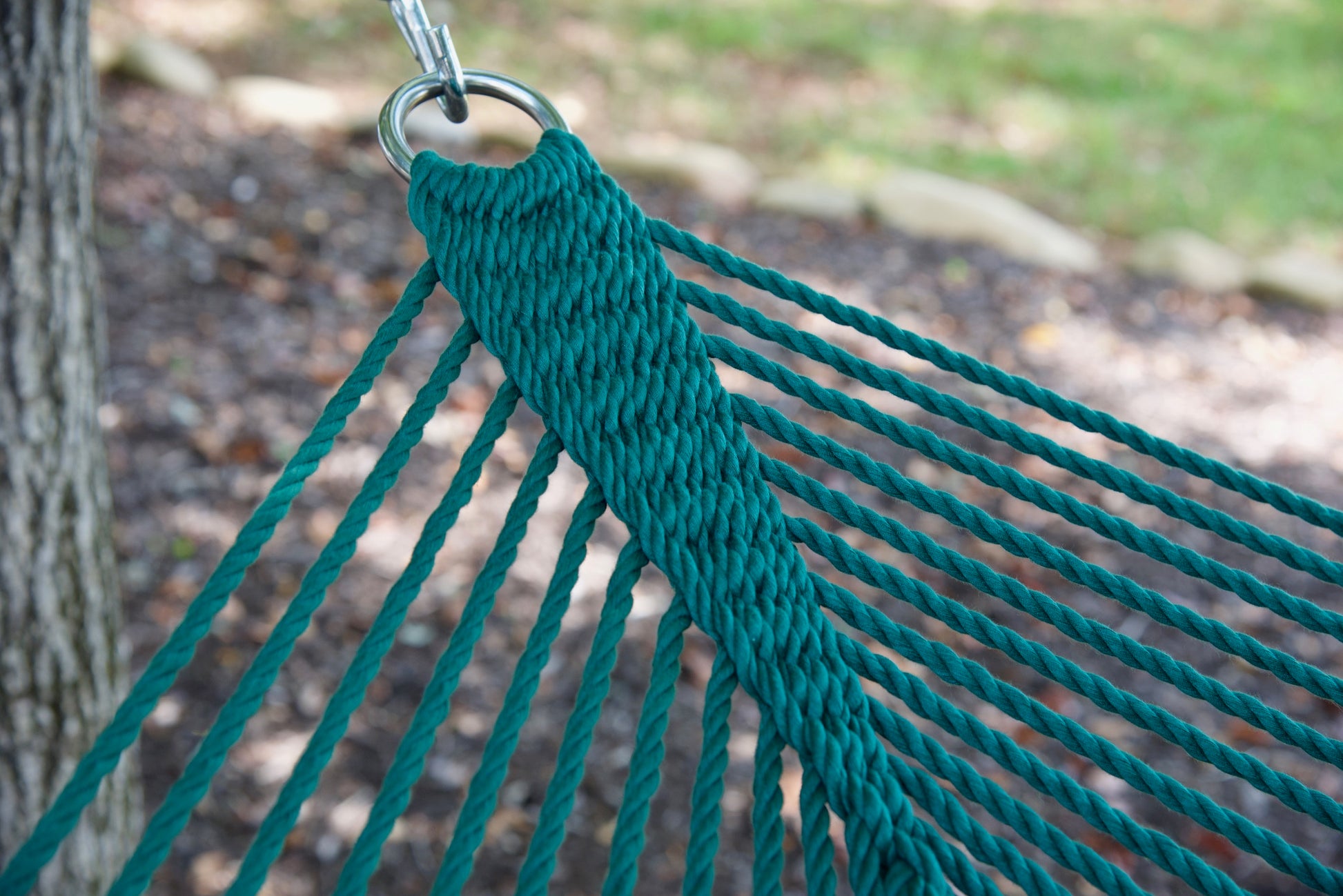 Clew knot gathering the end cords to the stainless steel O-ring on the Green Jumbo Caribbean Hammock